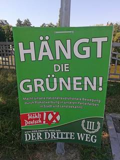 Wahlplakat der neonazistischen Partei 